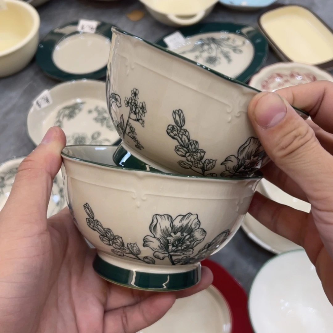 陶瓷微瑕餐具介意勿拍，满18飞！