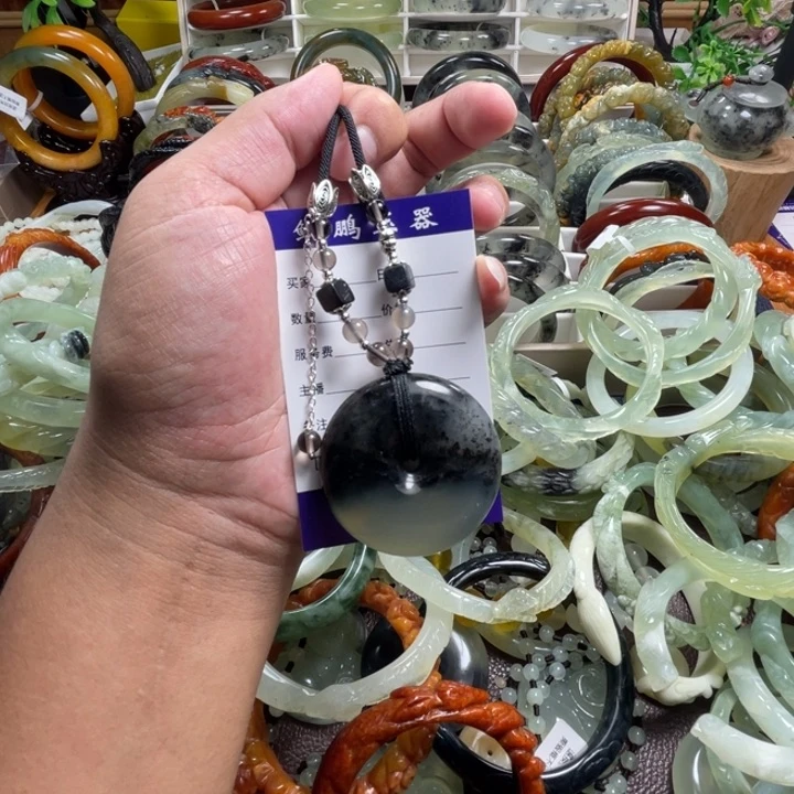 未镶嵌蛇纹石玉颈饰