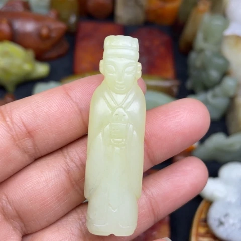 蛇纹石玉未镶嵌颈饰6