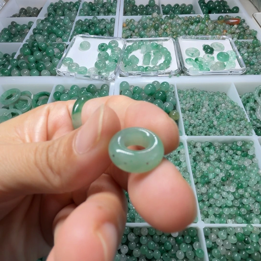 石英质玉未镶嵌有瑕甜甜圈