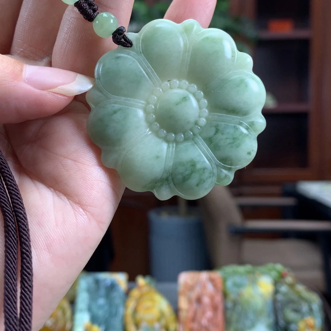 未镶嵌蛇纹石玉颈饰
