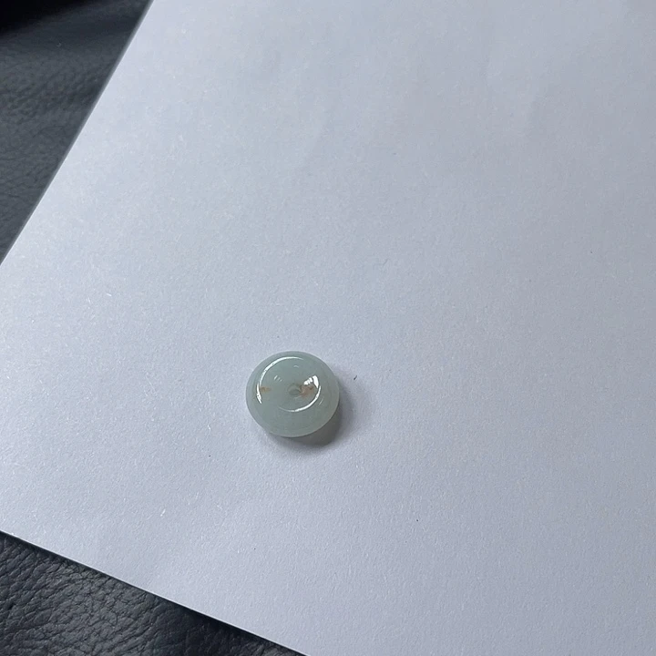 颈饰未镶嵌翡翠平安扣