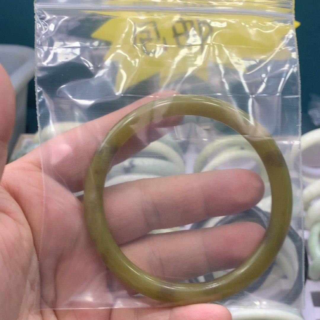 透闪石-蛇纹石玉手镯未镶嵌兮*