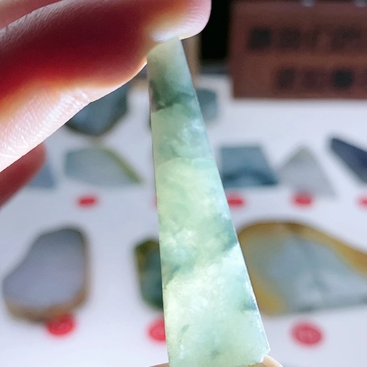 翡翠未镶嵌颈饰定制