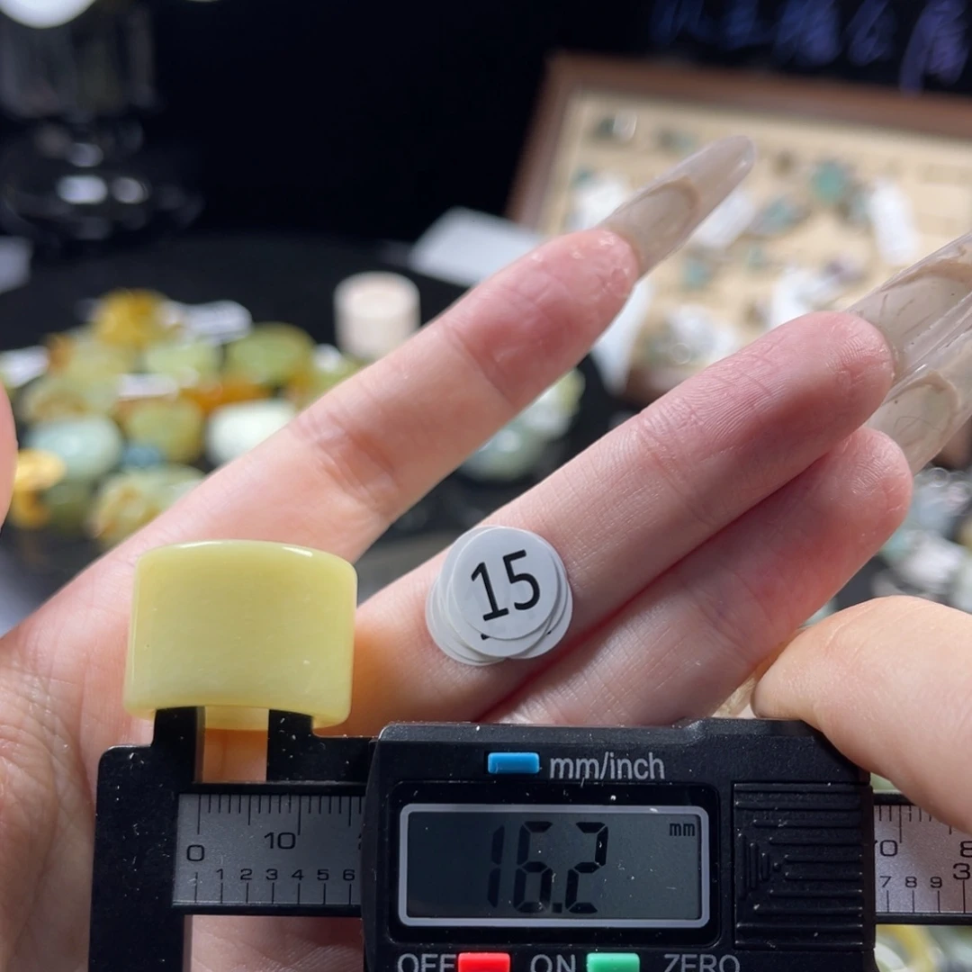 蛇纹石玉未镶嵌戒指