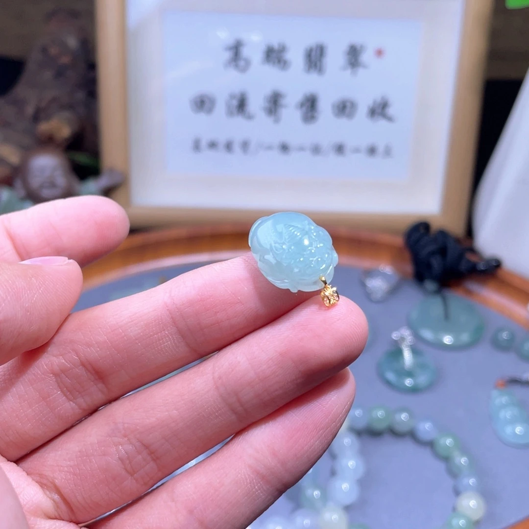 翡翠18K金镶嵌颈饰吊坠9