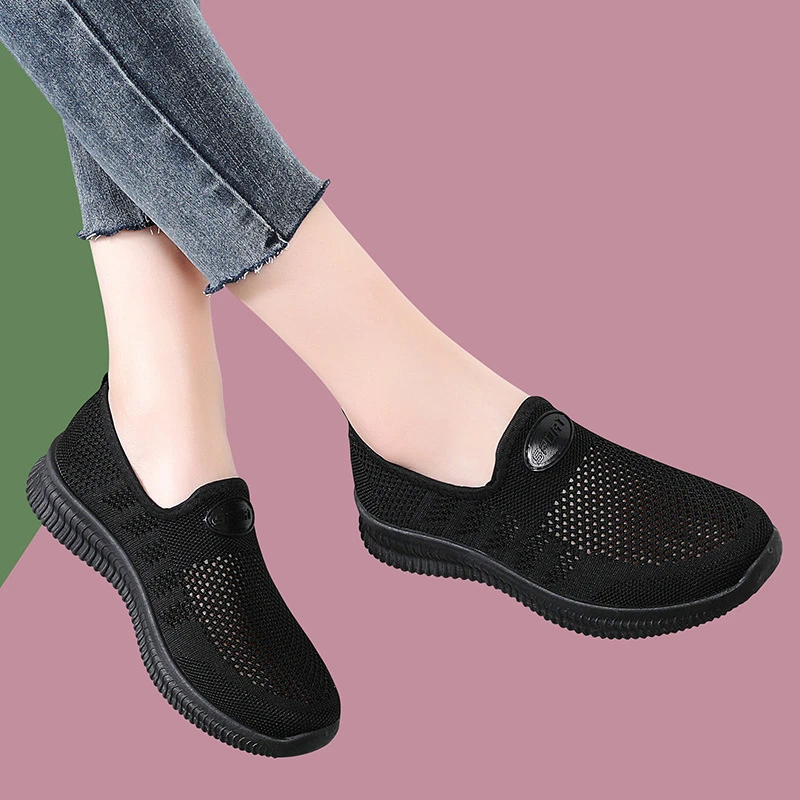 新款2024夏季透气网面休闲女鞋镂空软底百搭妈妈鞋平跟浅口棉质内