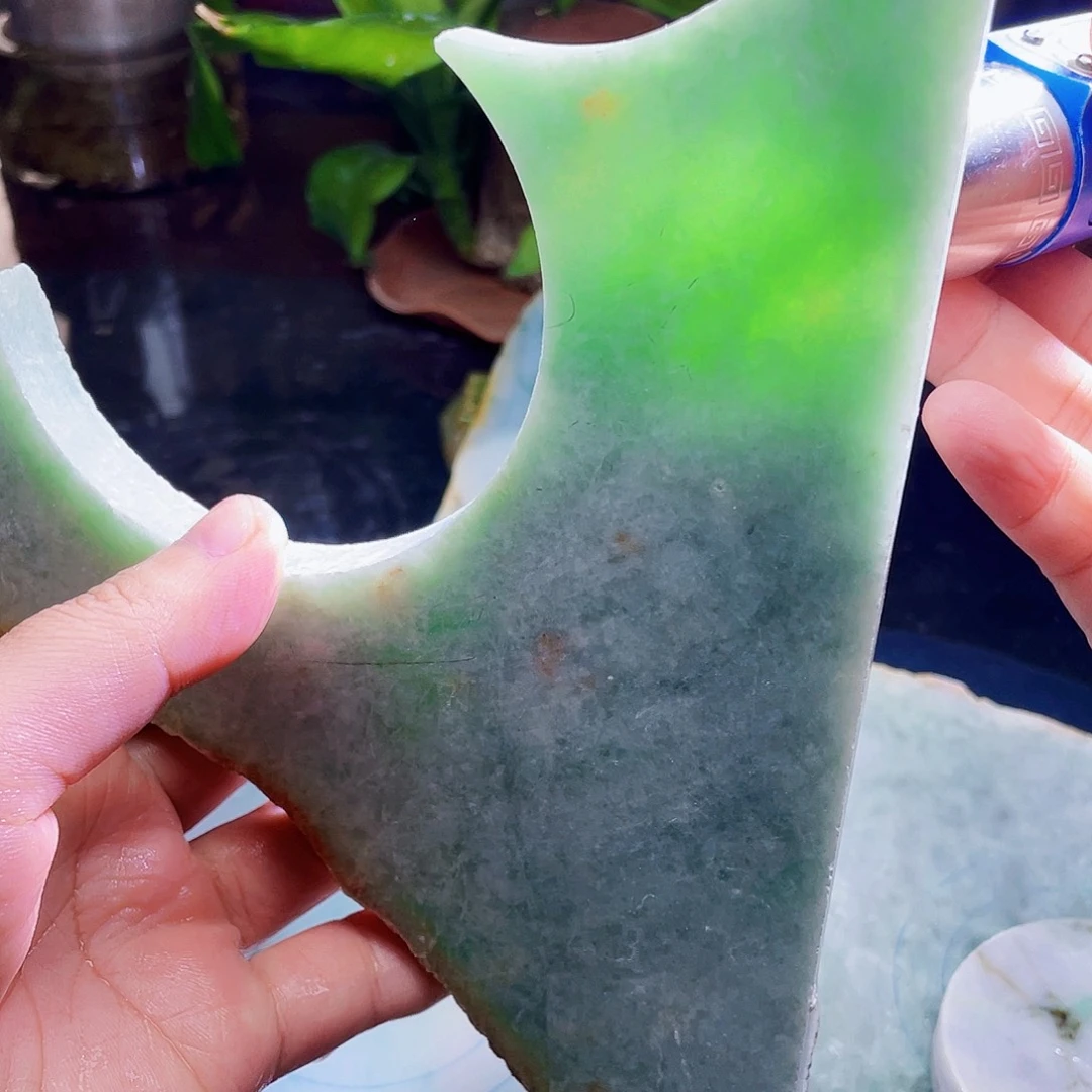 翡翠未镶嵌颈饰毛料8