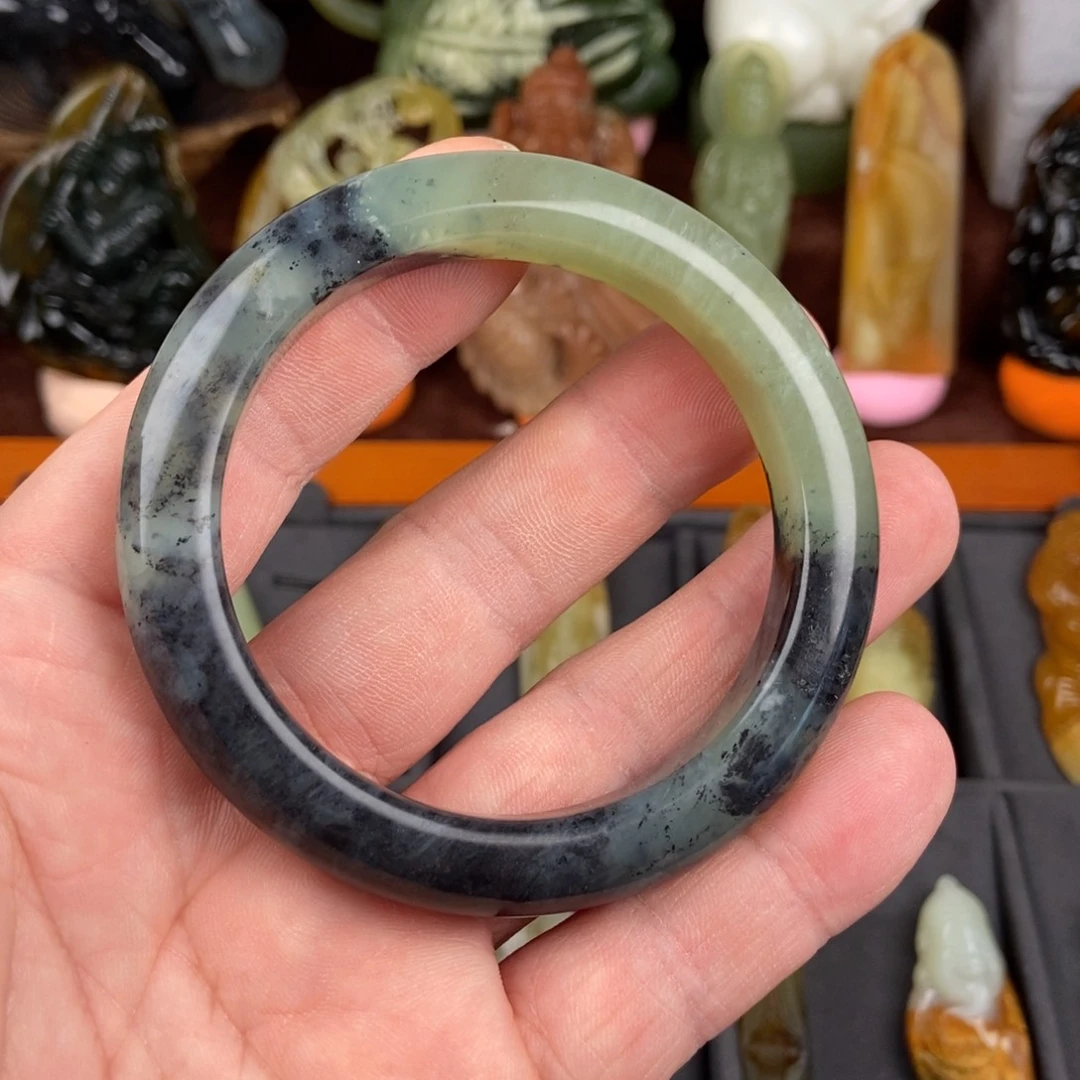 蛇纹石玉手镯未镶嵌