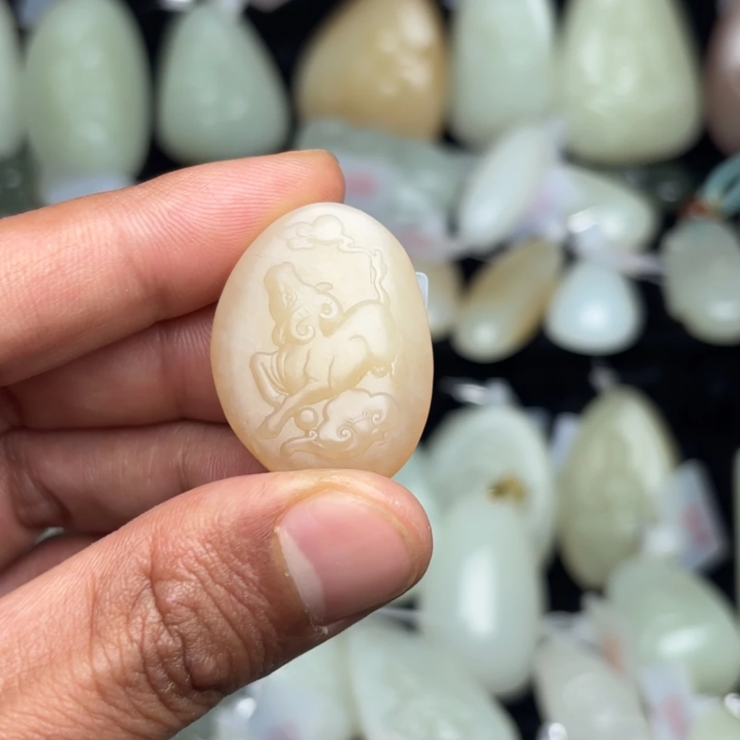 和田玉未镶嵌颈饰