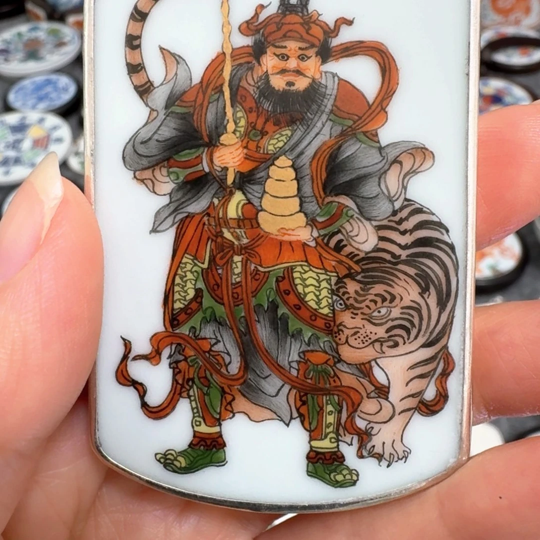 须***弥瓷片粉彩纯银武财神