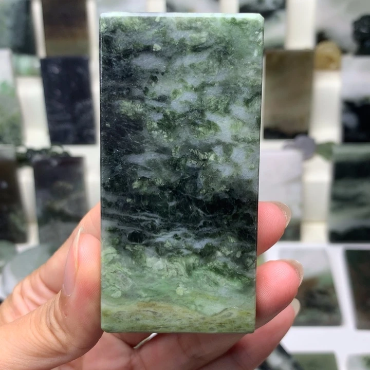 未镶嵌独山玉颈饰