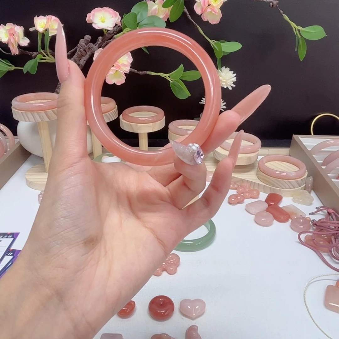 未镶嵌手镯石英质玉一***?