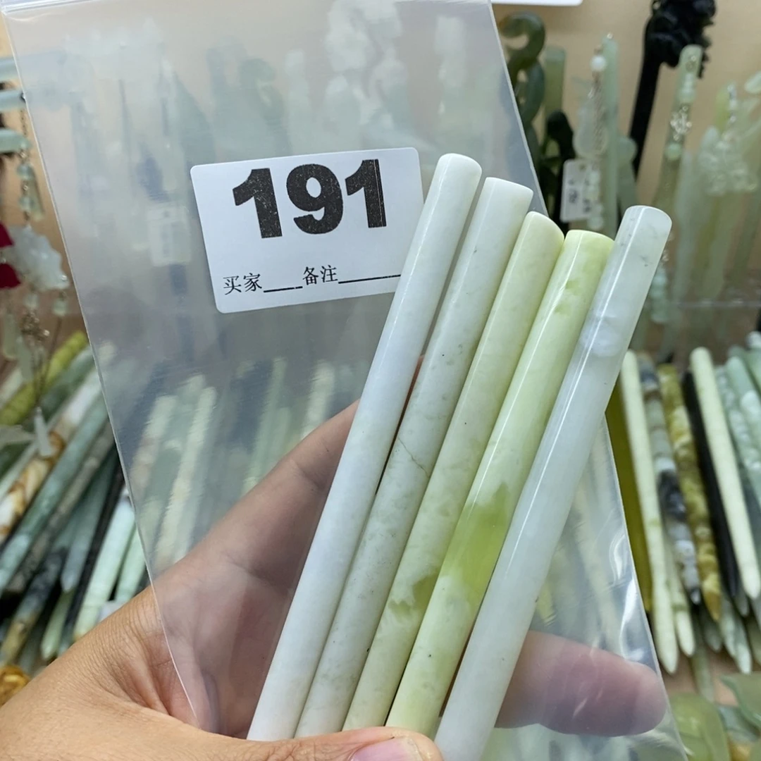 红***五蛇纹石玉合金颈饰