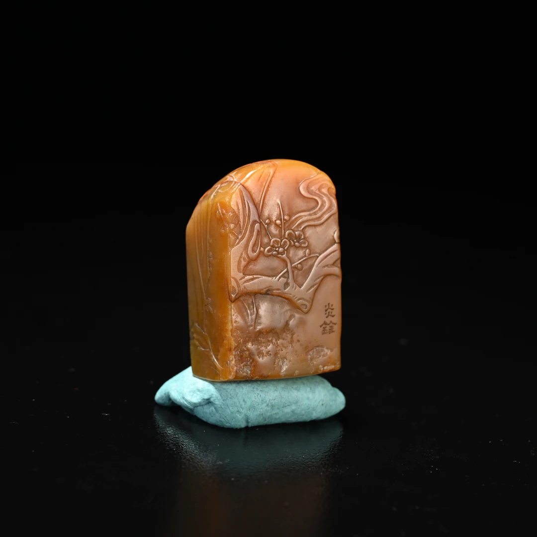 Lot8832 2511090150田黄山水印章/保利