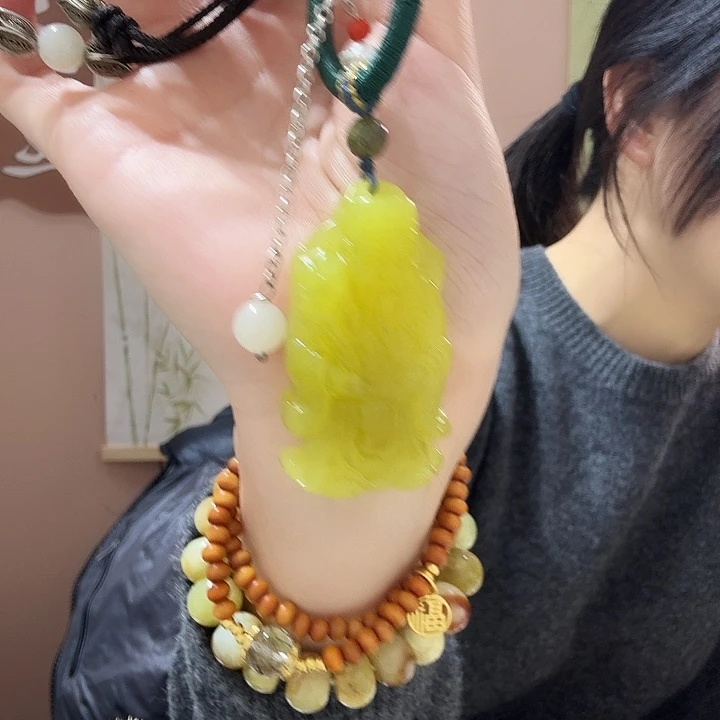蛇纹石玉未镶嵌颈饰