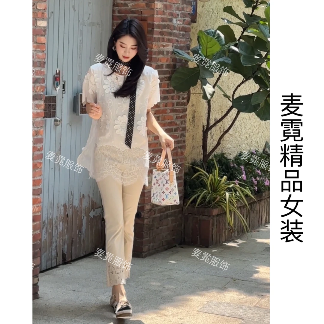 [麦霓严选]2025新款时尚百搭圆领立体花朵上衣女9221