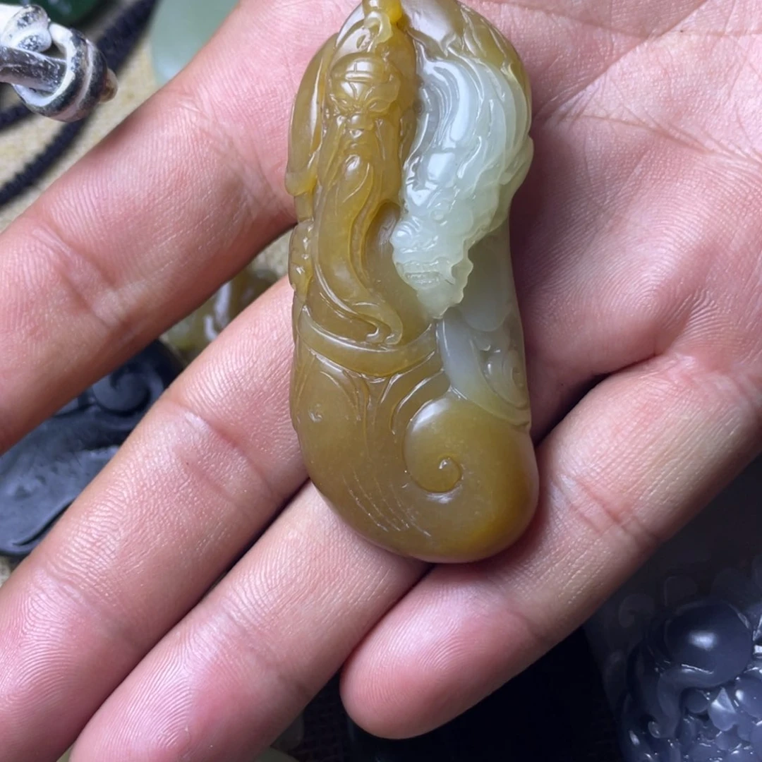 和田玉（糖玉）颈饰未镶嵌灼**华