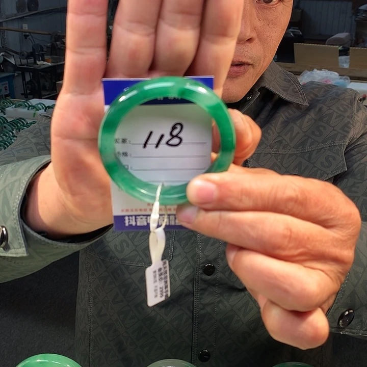 石英质玉（非洲翠）未镶嵌手镯