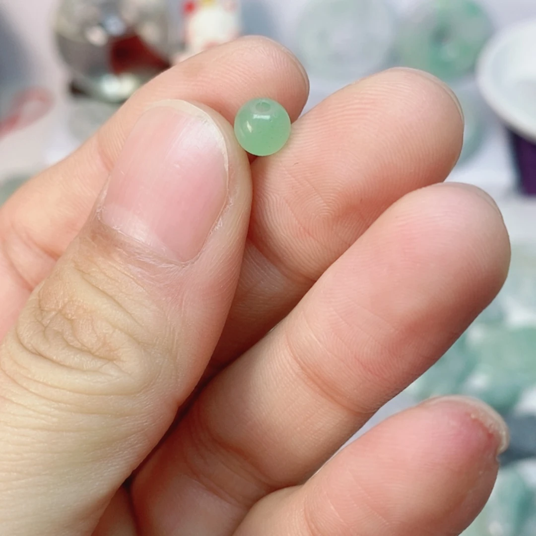 L***V翡翠未镶嵌吊坠(不含链)翡翠