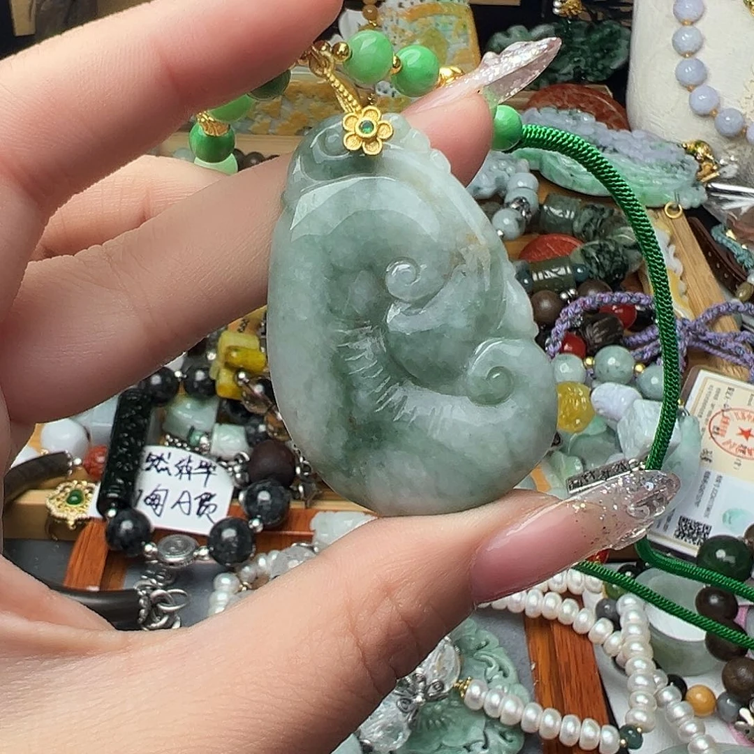 翡翠吊坠(赠链)未镶嵌吊坠