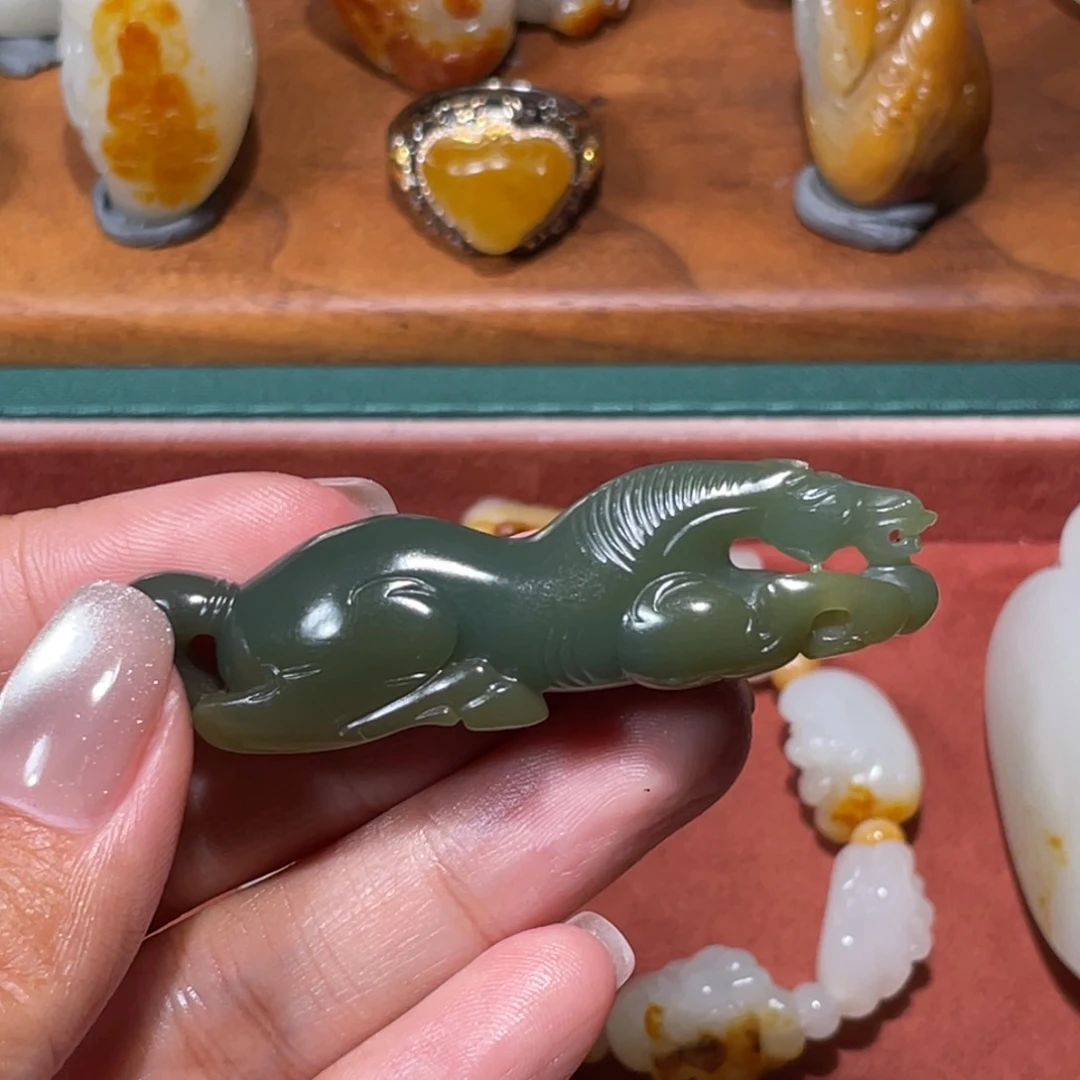 颈饰未镶嵌和田玉（糖玉）