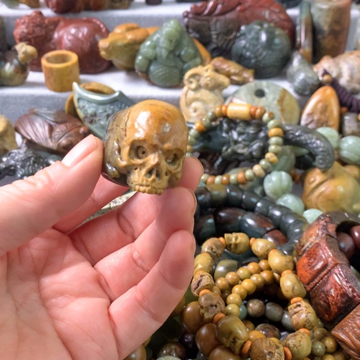 未镶嵌岫岩河磨玉（透闪石质玉）把件