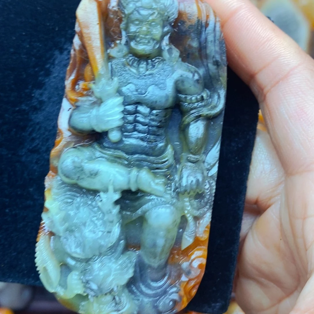 未镶嵌石英质玉（黄龙玉）颈饰