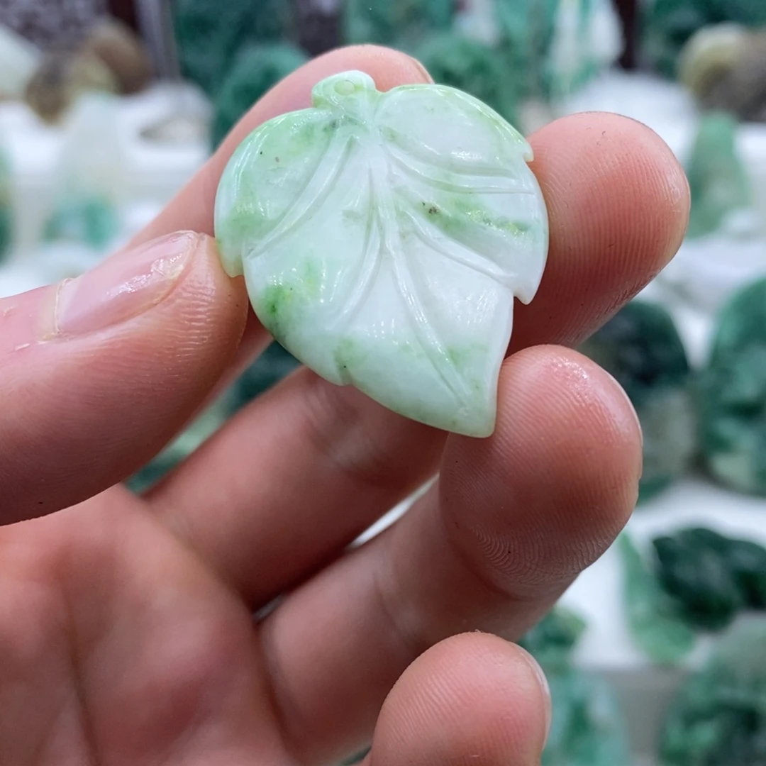 独山玉未镶嵌颈饰