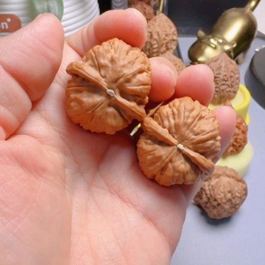 福利金钱豹文玩核桃