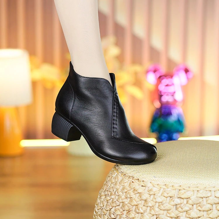 BH2079新款头层牛皮女圆头软底软面复古百搭休闲真皮舒适防滑短靴