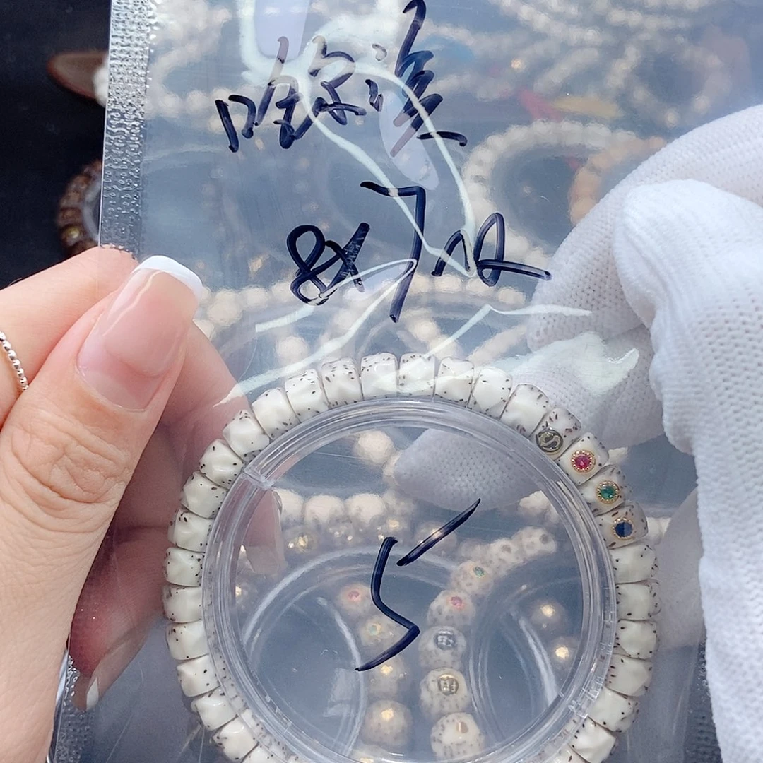 星月菩提手串哈****。星月