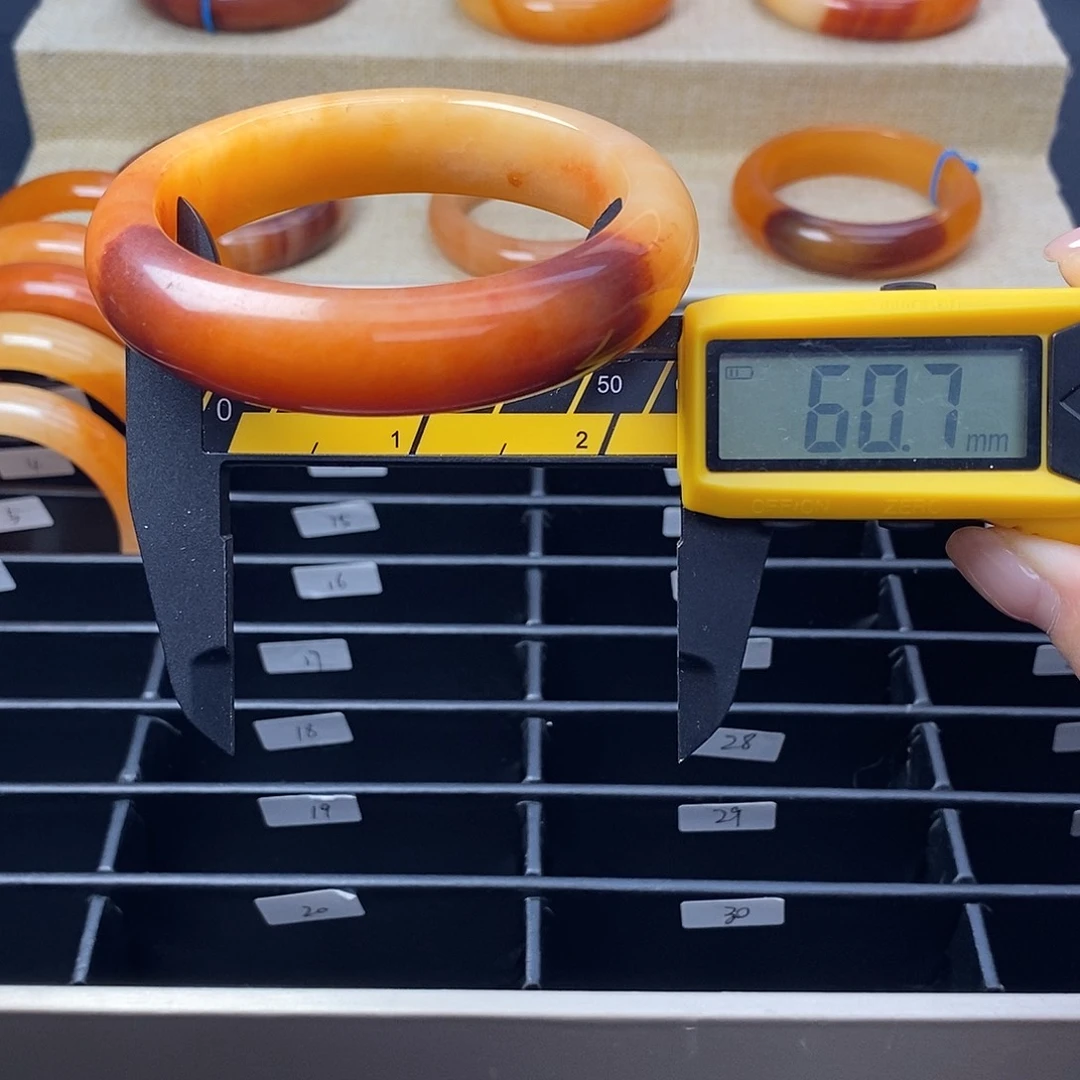 未镶嵌石英质玉（黄龙玉）手镯6号