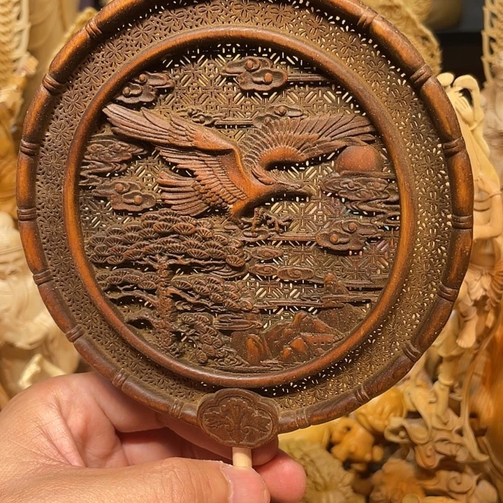 黄杨木做旧老鹰扇子