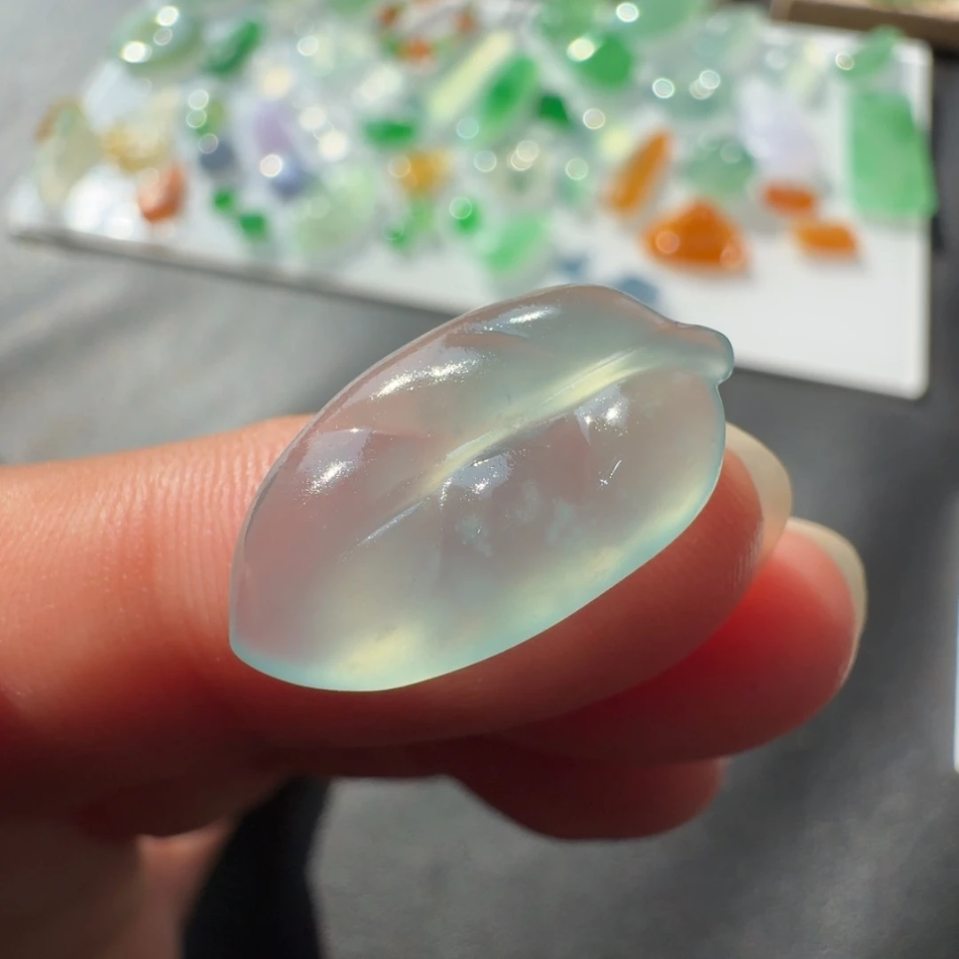 定制翡翠未镶嵌高冰淡蓝色树叶