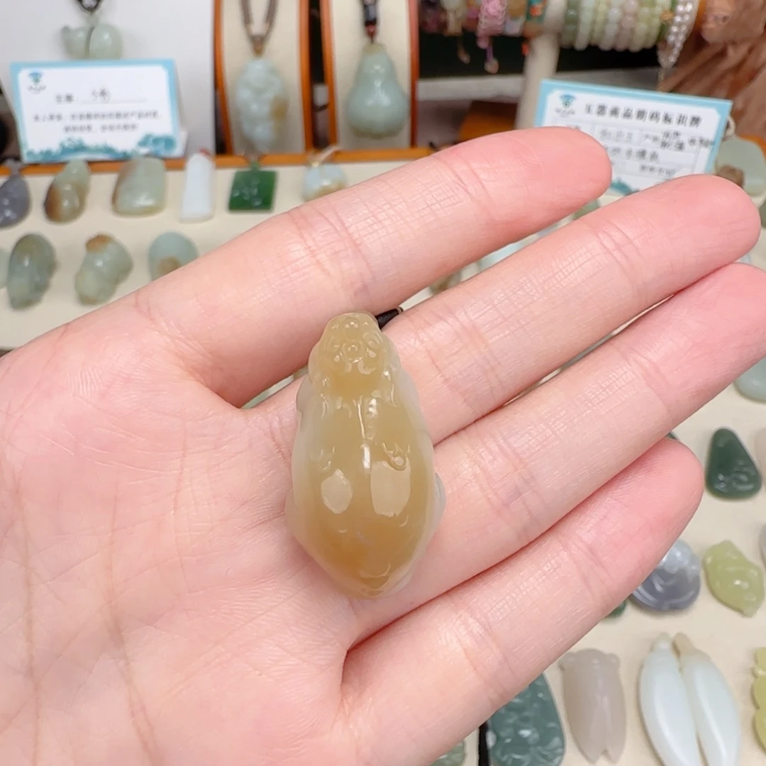 少***梦颈饰未镶嵌和田玉