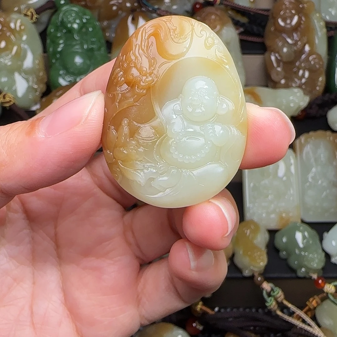 浅****颈饰未镶嵌和田玉
