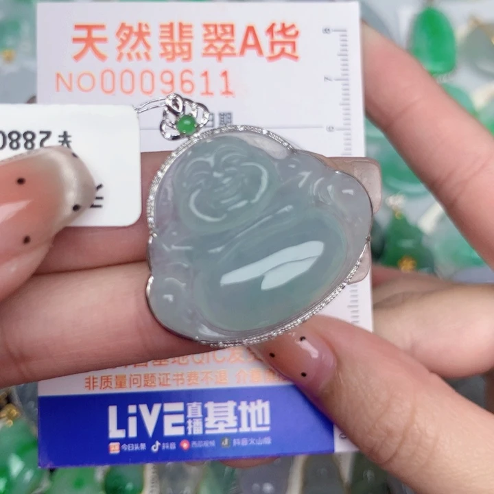 翡翠18K金镶嵌颈饰财神