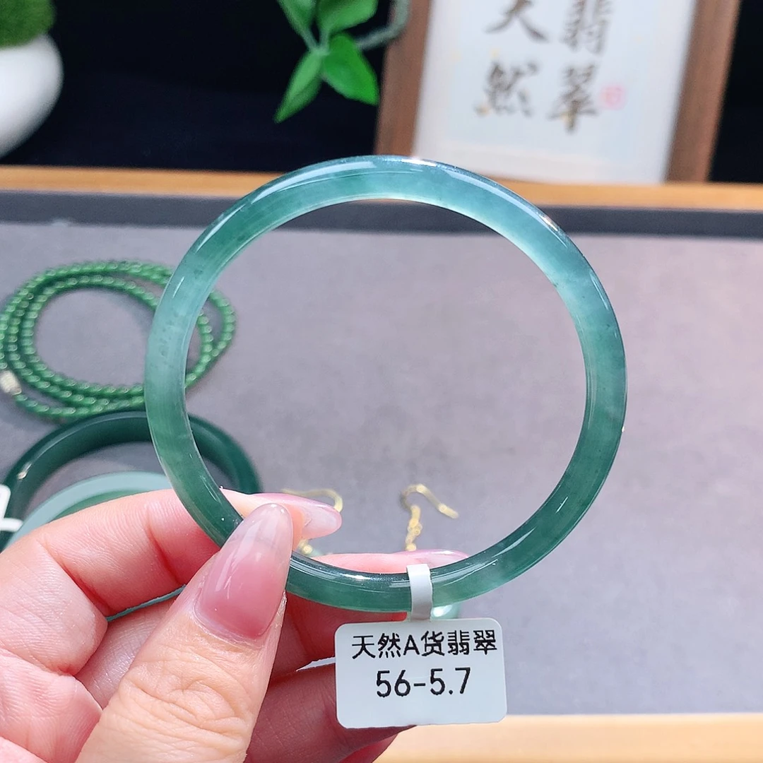 翡翠手镯（圆镯）未镶嵌