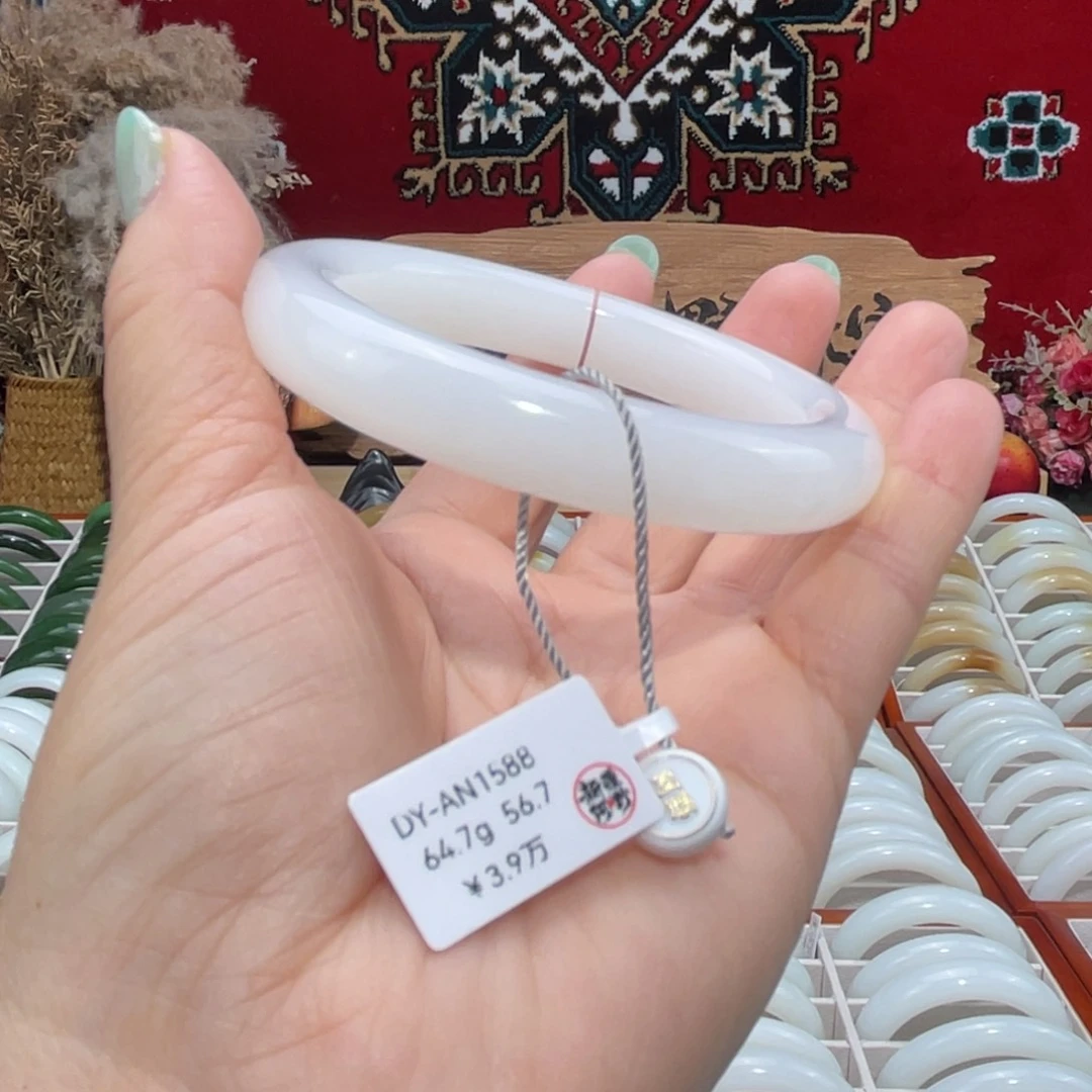 未镶嵌手镯和田玉天然优雅羊脂玉