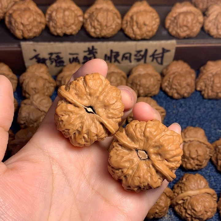桃核吊坠赵****生蛤蟆核桃