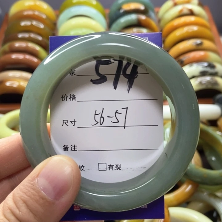 蛇纹石玉手镯未镶嵌