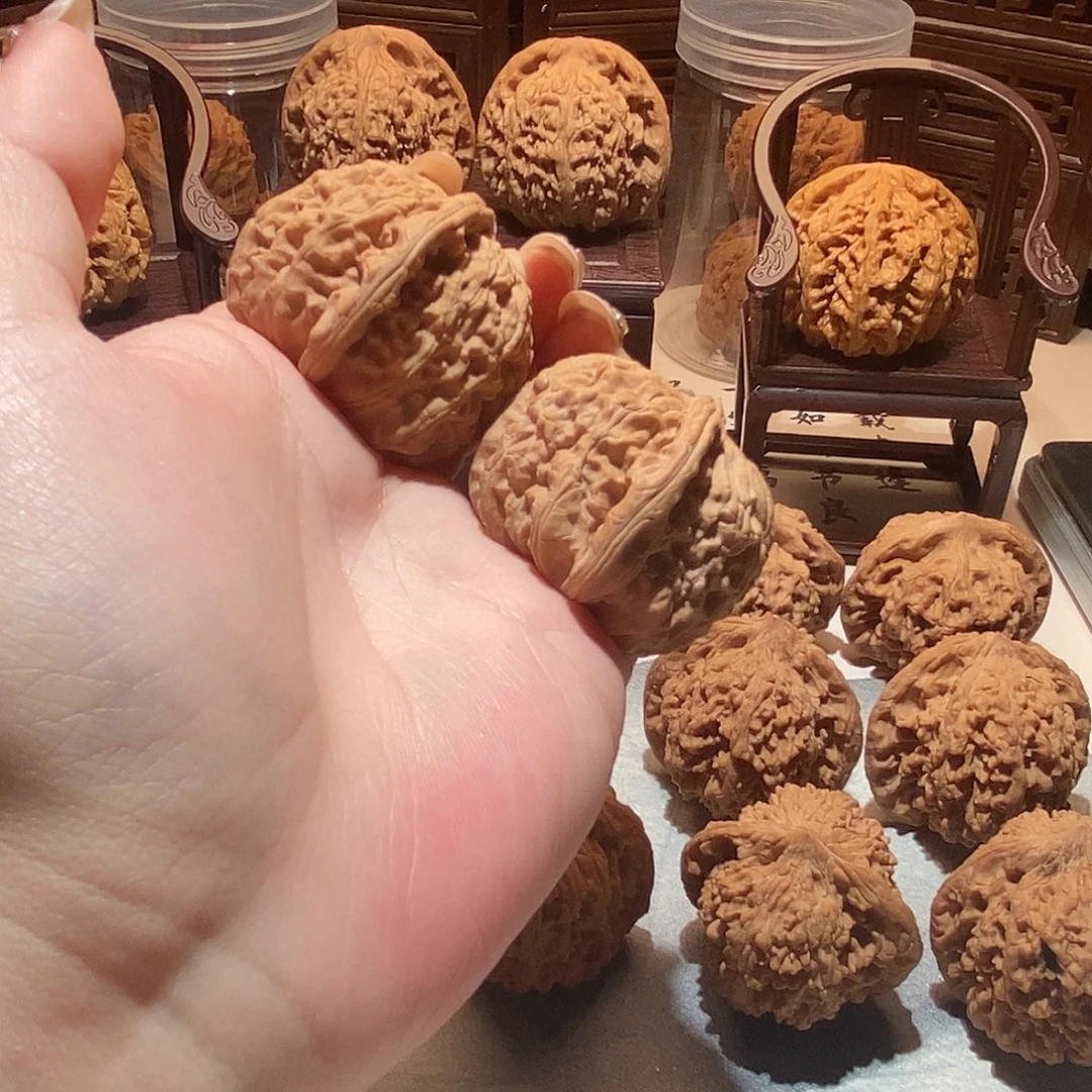 文玩核桃吊坠40白狮子