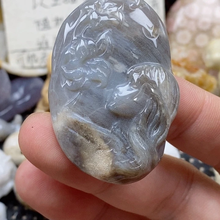 颈饰未镶嵌硅化珊瑚（珊瑚玉）