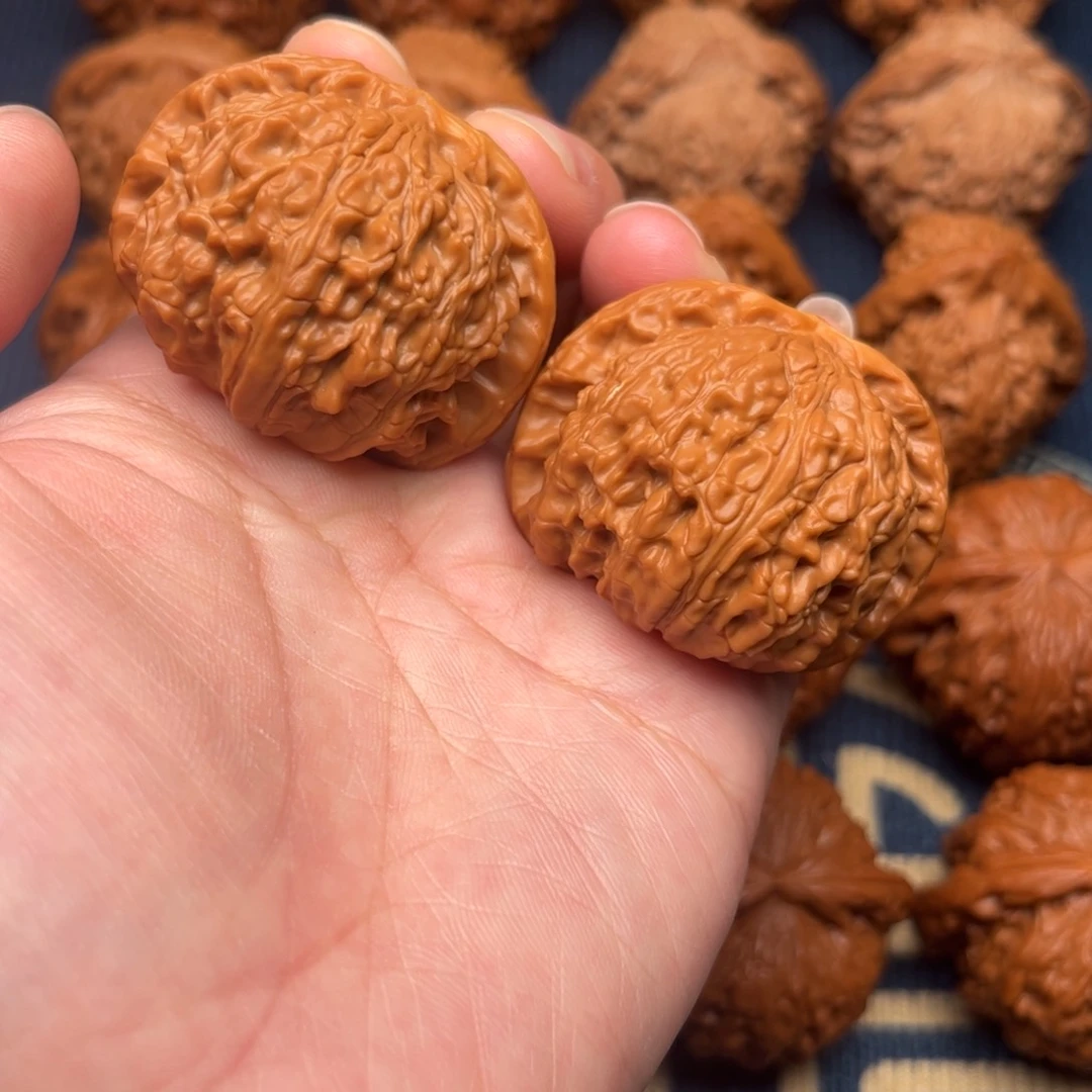 文玩核桃把件43球白 有修