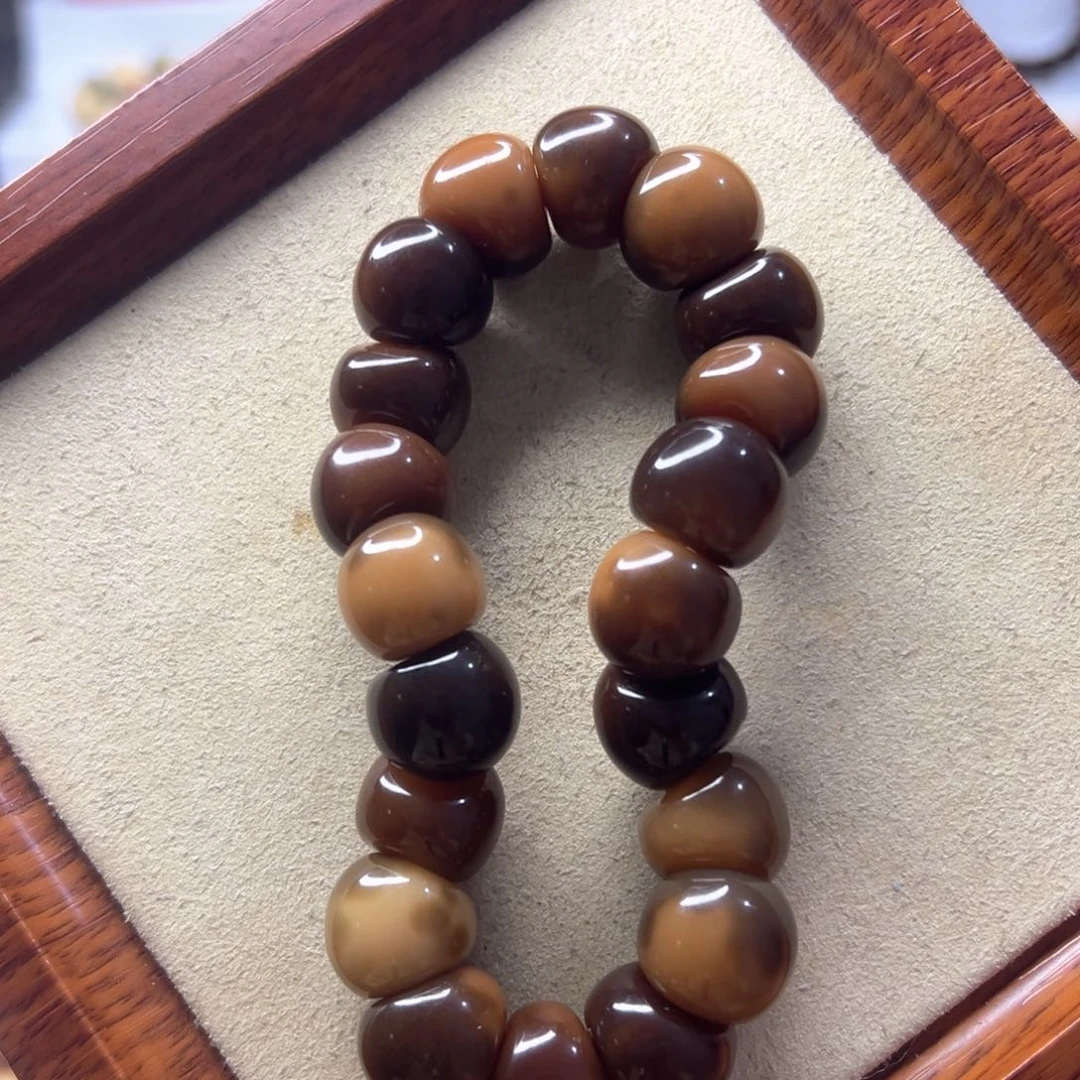 白玉菩提手串A咖色大肠