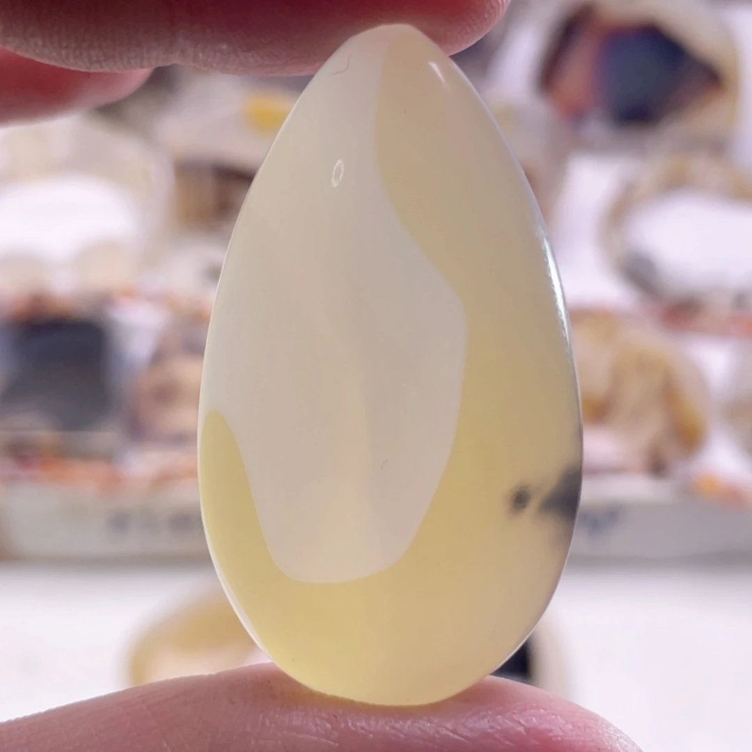 玛瑙/玉髓未镶嵌珠宝奇石