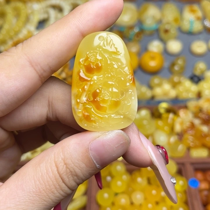 蜜蜡未镶嵌裸石满蜡俏色花开富贵吊坠