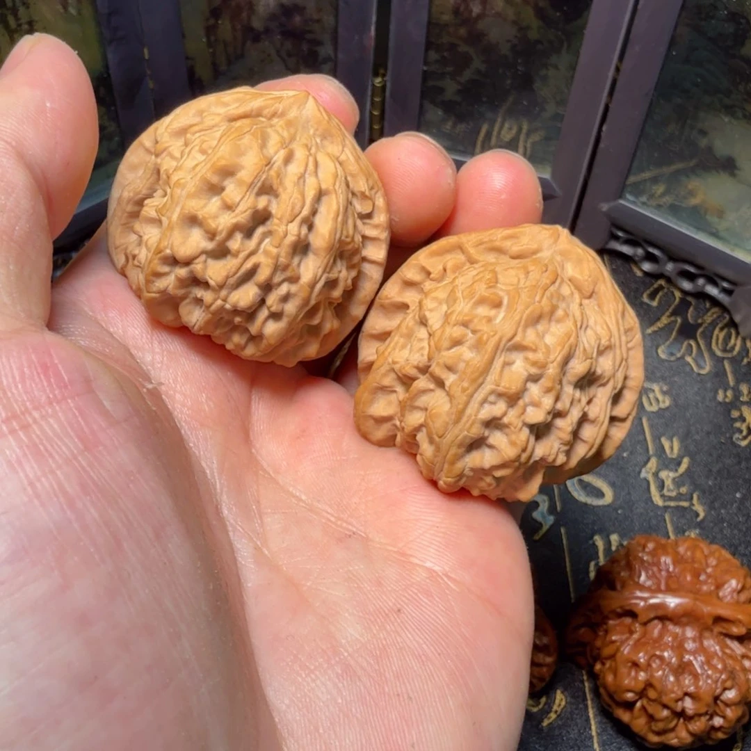 文玩核桃吊坠白狮子41