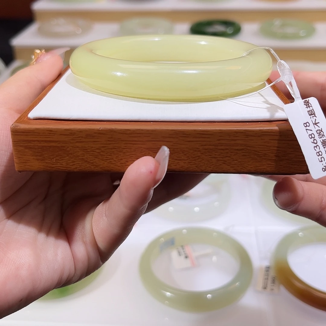 和田玉未镶嵌手镯黄口